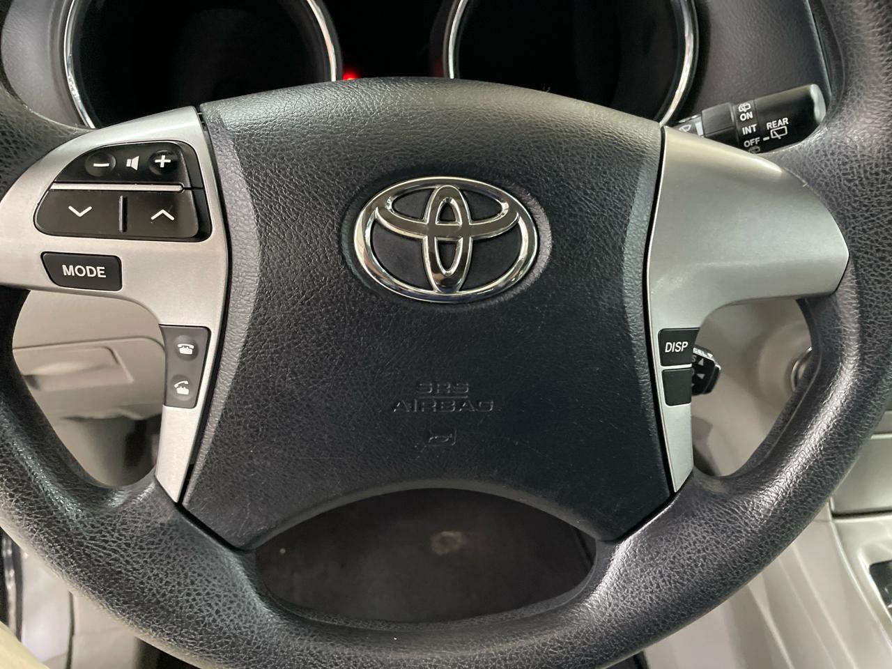 Toyota Highlander FWD 4dr V6 (Natl) 2013