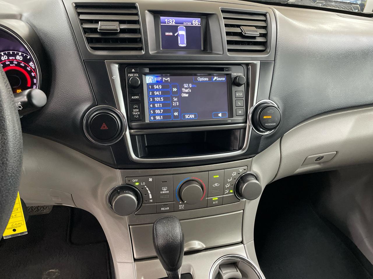 Toyota Highlander FWD 4dr V6 (Natl) 2013