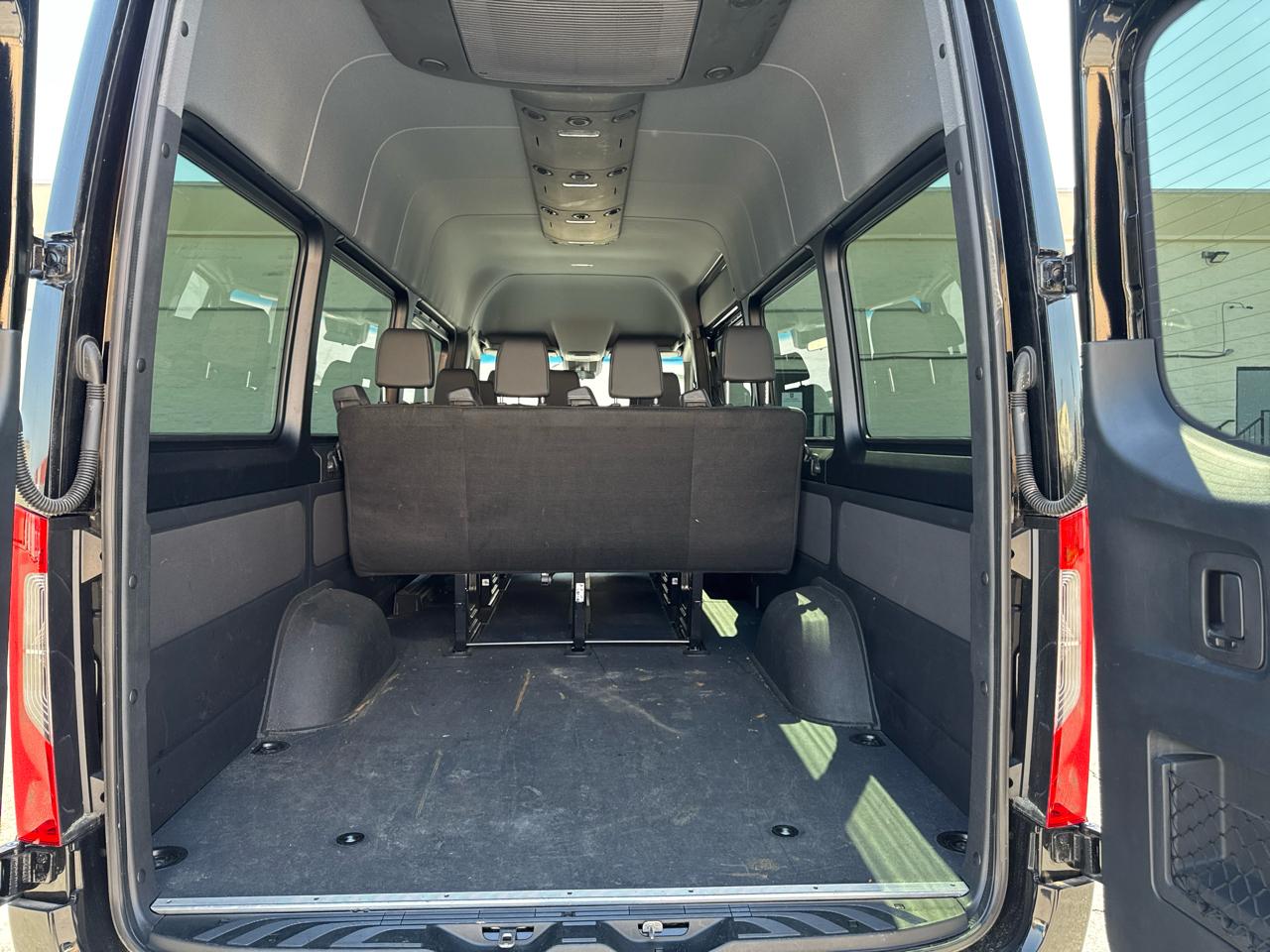 Mercedes-Benz Sprinter Passenger Van 2500 High Roof V6 170" RWD 2020