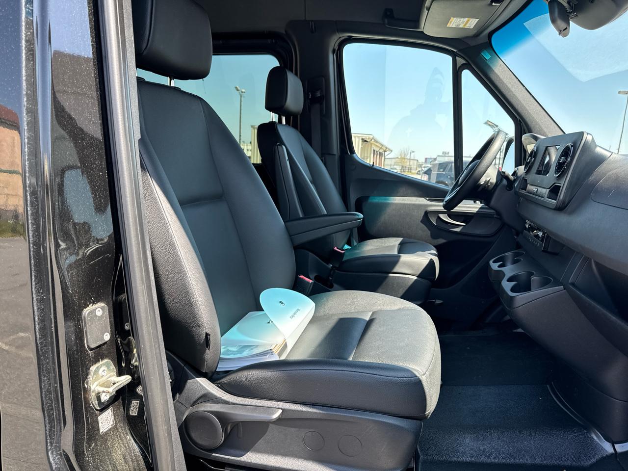 Mercedes-Benz Sprinter Passenger Van 2500 High Roof V6 170" RWD 2020