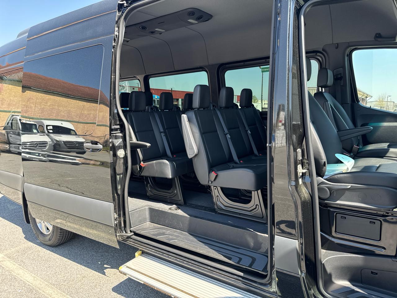 Mercedes-Benz Sprinter Passenger Van 2500 High Roof V6 170" RWD 2020