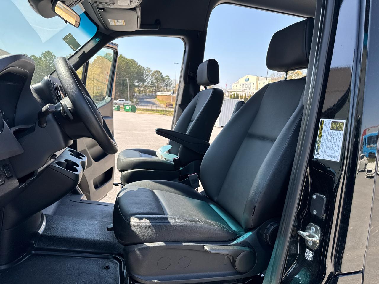 Mercedes-Benz Sprinter Passenger Van 2500 High Roof V6 170" RWD 2020