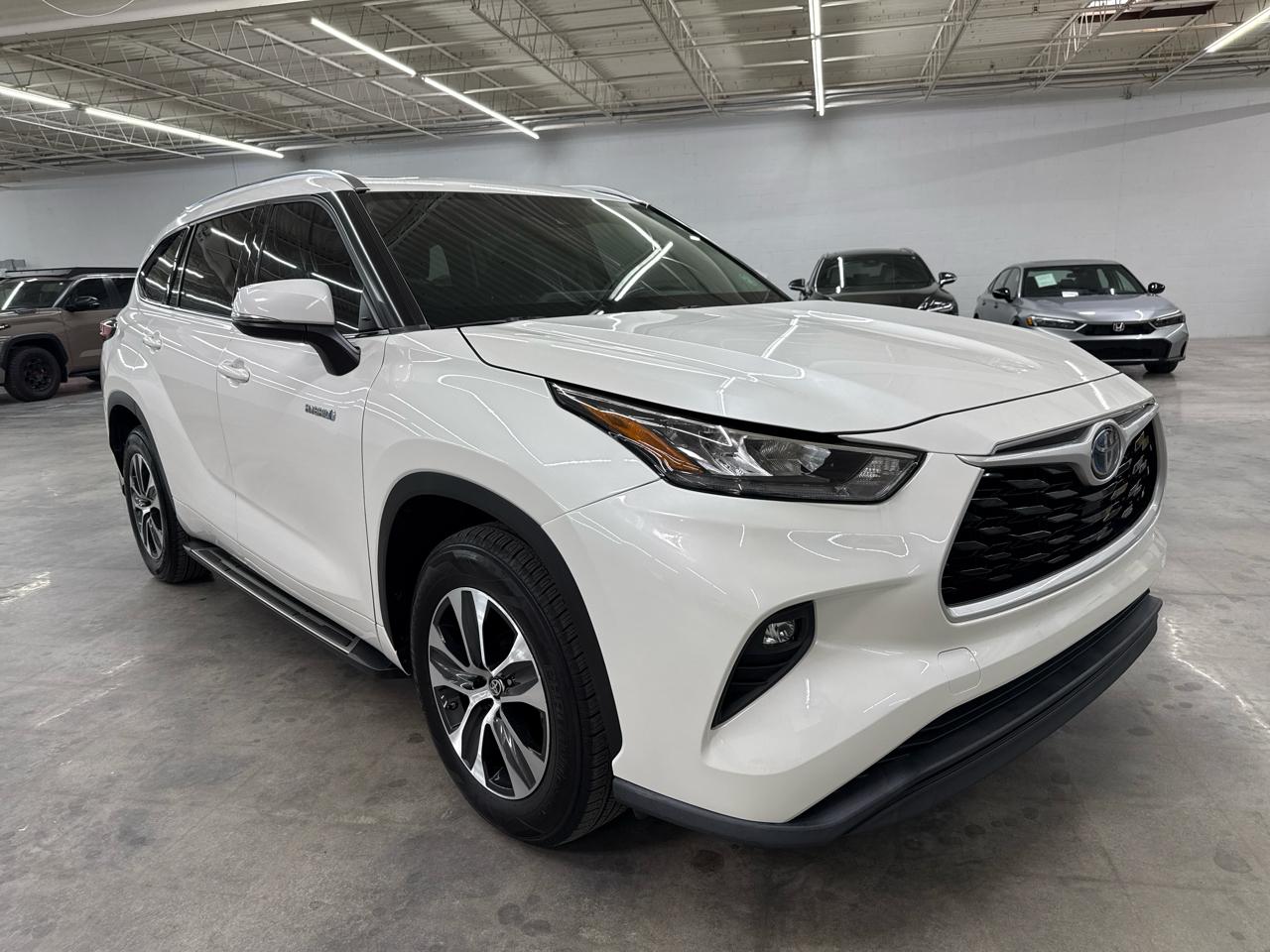 Toyota Highlander Hybrid XLE FWD (Natl) 2020