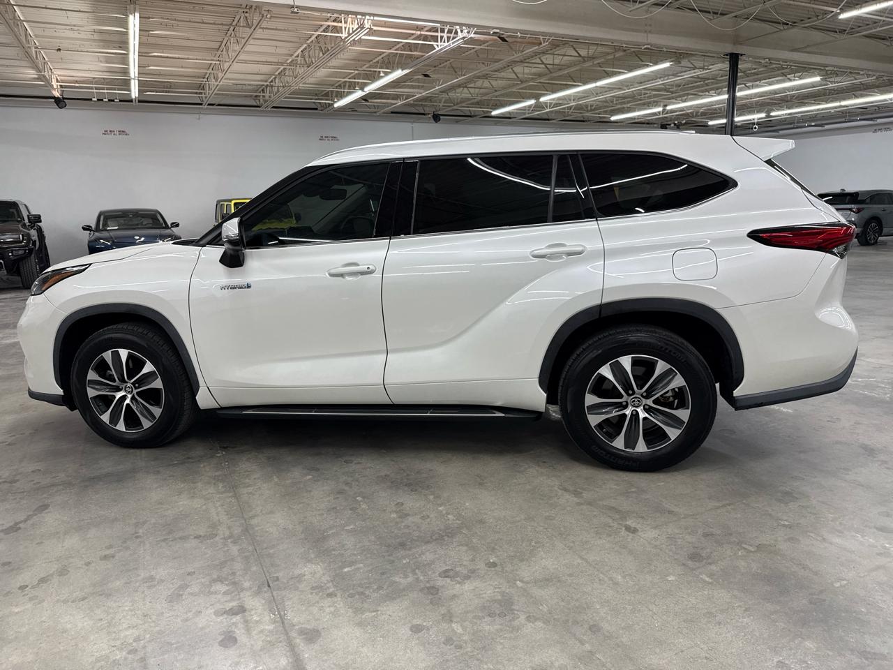 Toyota Highlander Hybrid XLE FWD (Natl) 2020