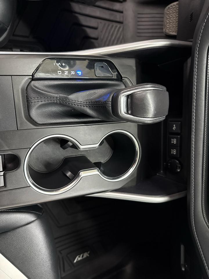 Toyota Highlander Hybrid XLE FWD (Natl) 2020