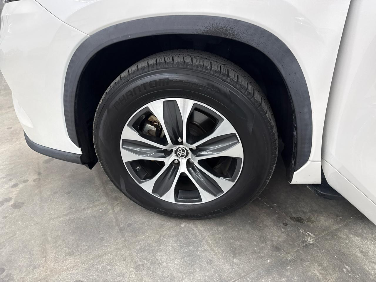 Toyota Highlander Hybrid XLE FWD (Natl) 2020