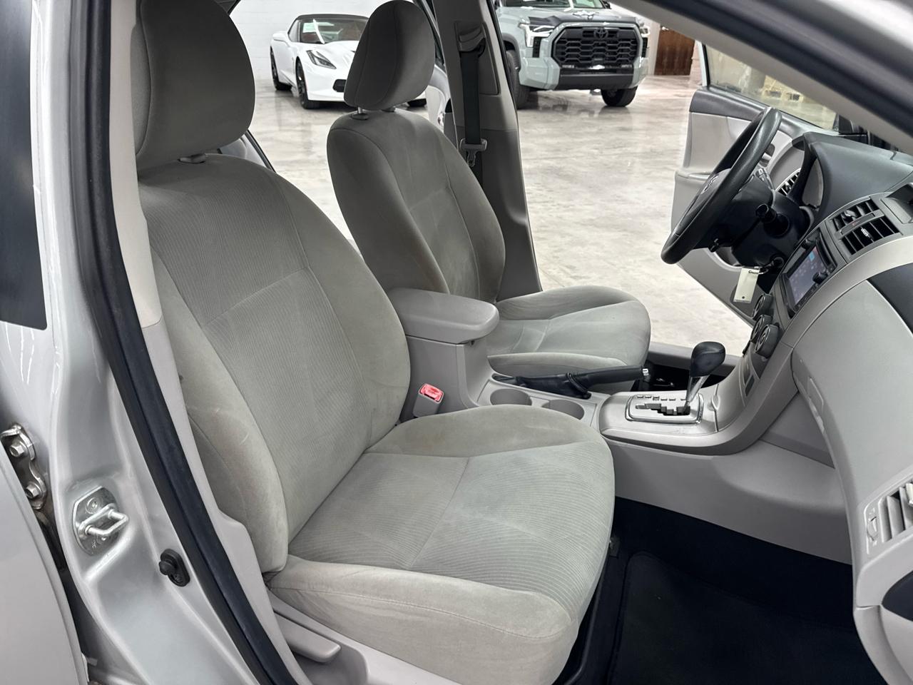 Toyota Corolla 4dr Sdn Auto L (Natl) 2013