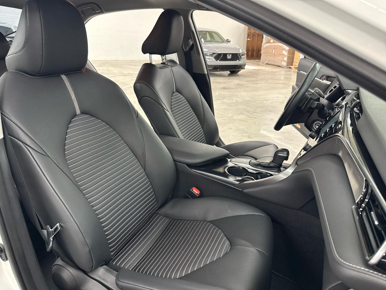 Toyota Camry SE (Natl) 2019