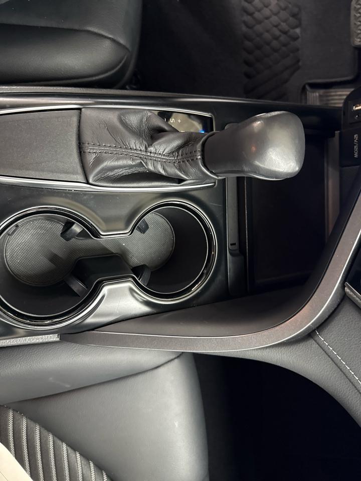 Toyota Camry SE (Natl) 2019