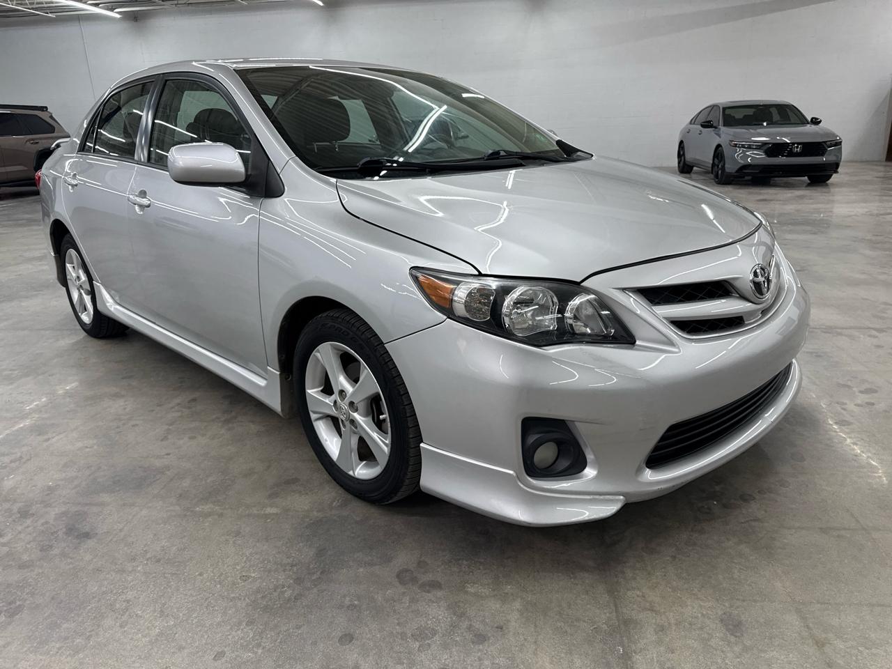 Toyota Corolla 4dr Sdn Auto LE (Natl) 2012