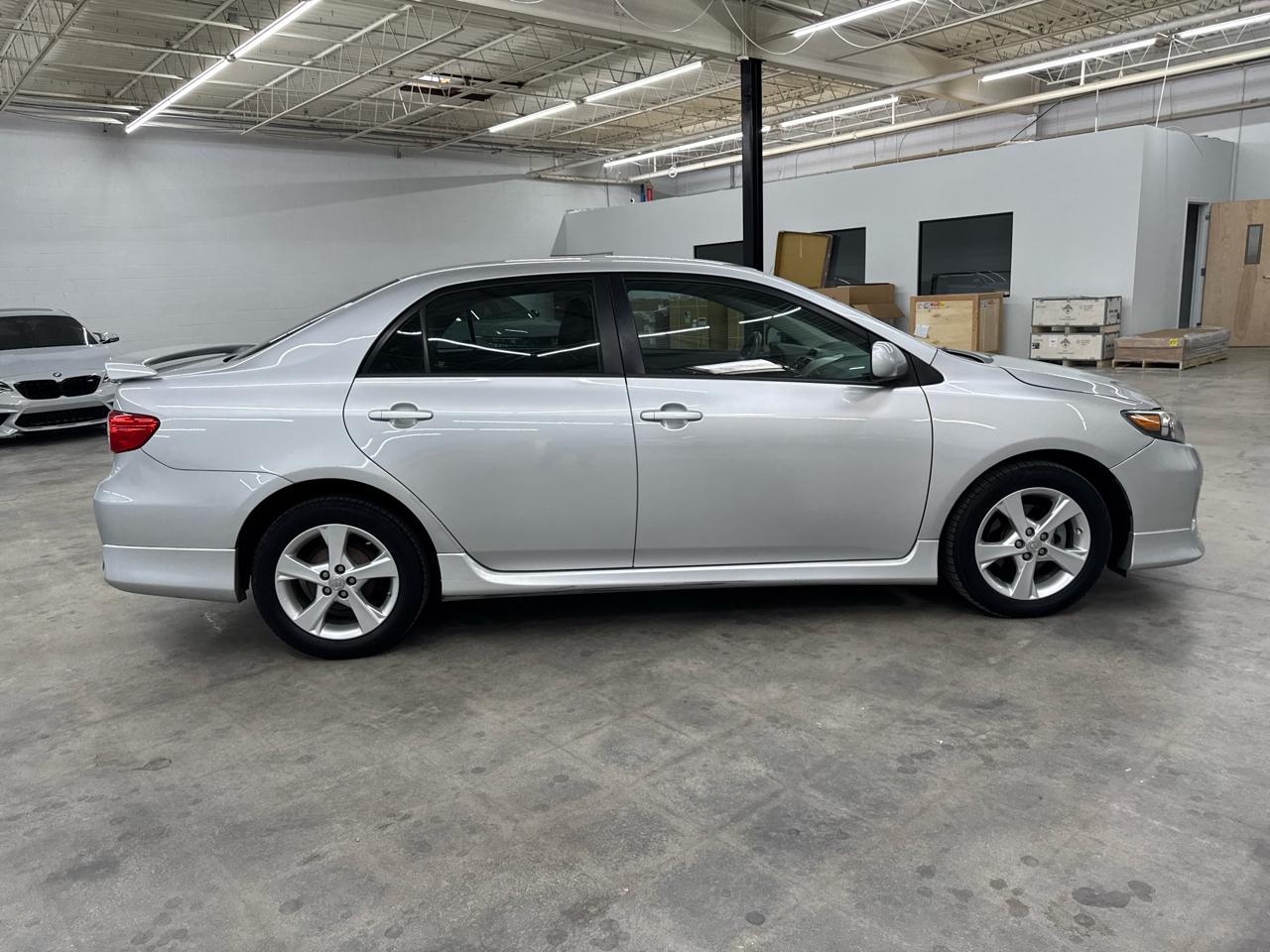 Toyota Corolla 4dr Sdn Auto LE (Natl) 2012
