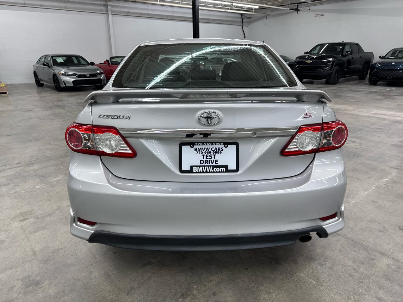 Toyota Corolla 4dr Sdn Auto LE (Natl) 2012