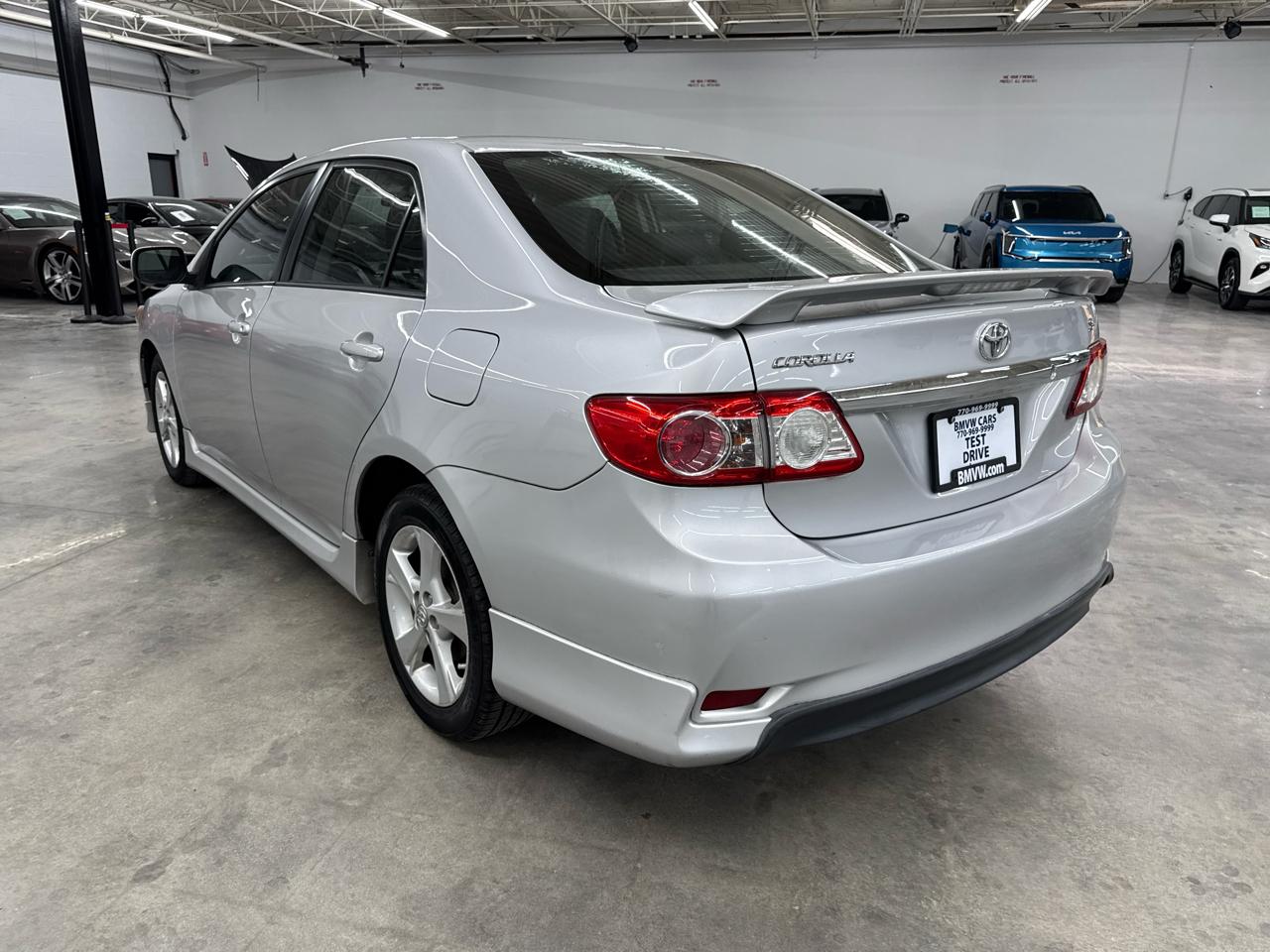 Toyota Corolla 4dr Sdn Auto LE (Natl) 2012