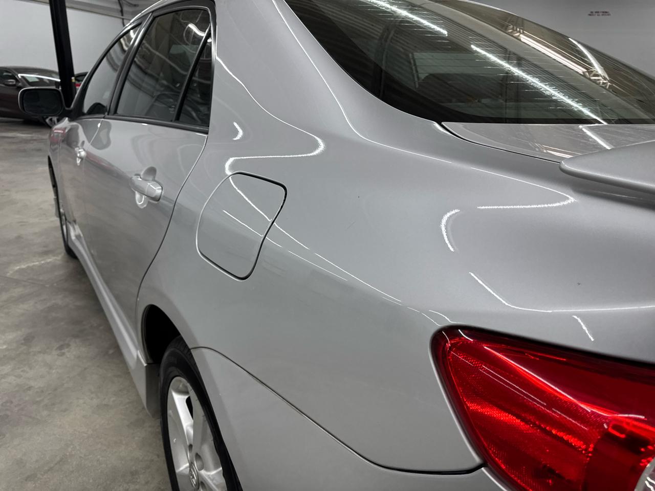 Toyota Corolla 4dr Sdn Auto LE (Natl) 2012