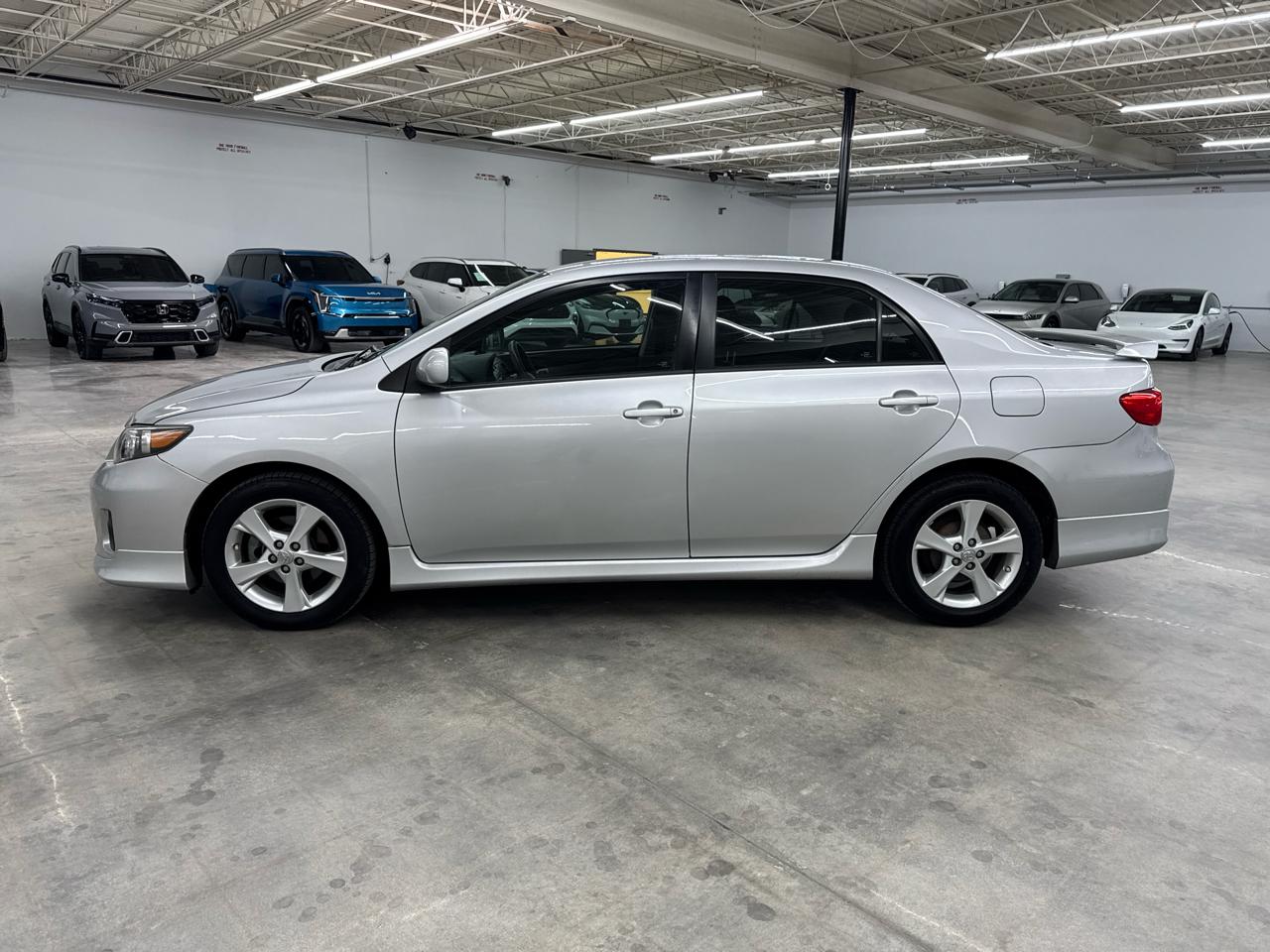 Toyota Corolla 4dr Sdn Auto LE (Natl) 2012