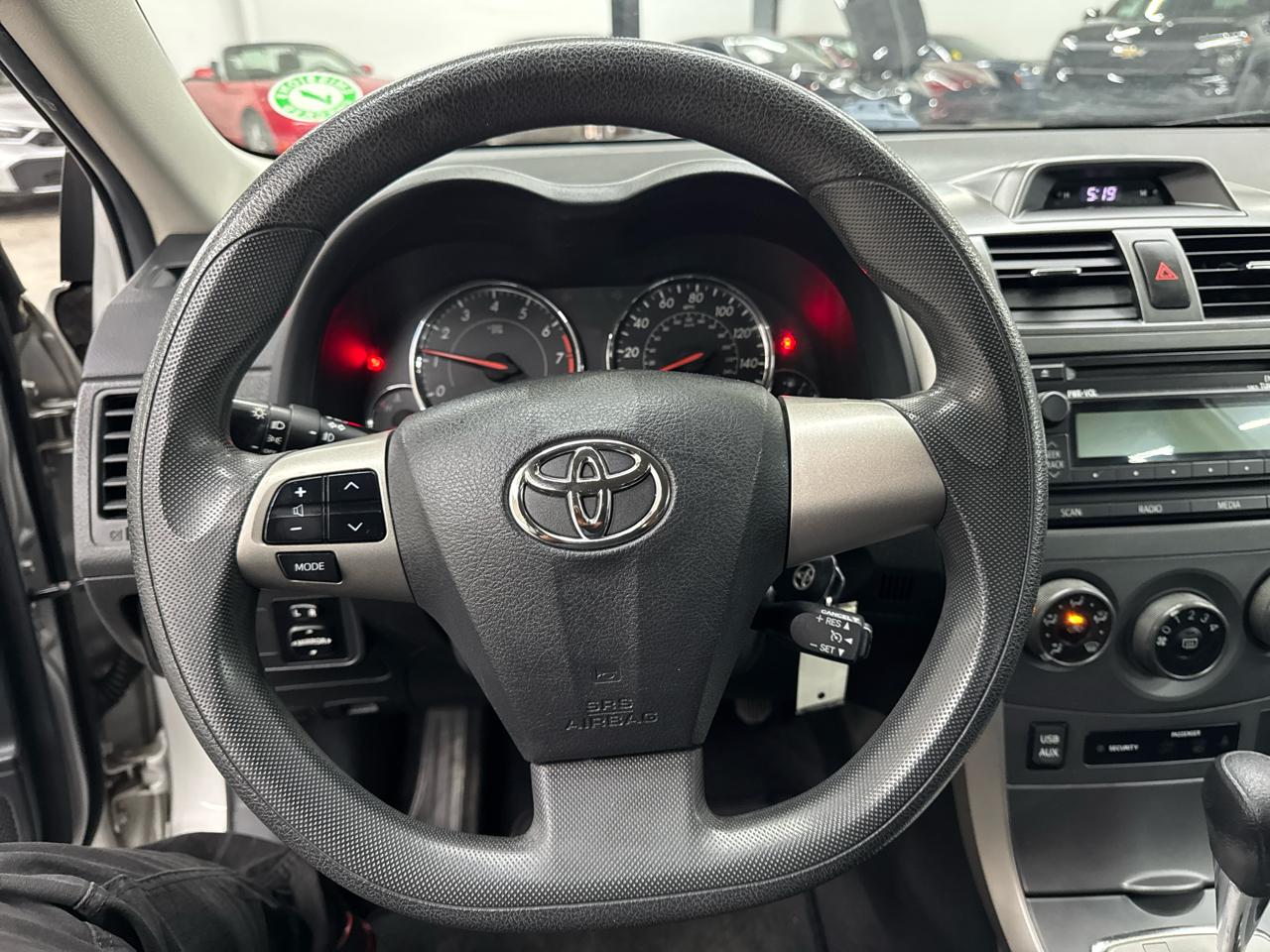 Toyota Corolla 4dr Sdn Auto LE (Natl) 2012