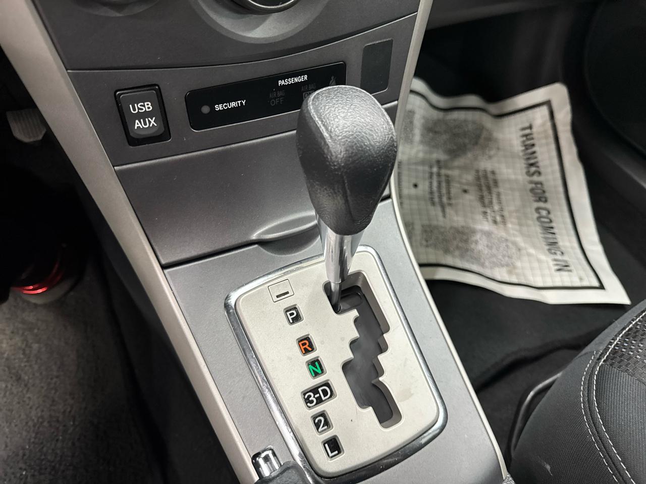 Toyota Corolla 4dr Sdn Auto LE (Natl) 2012