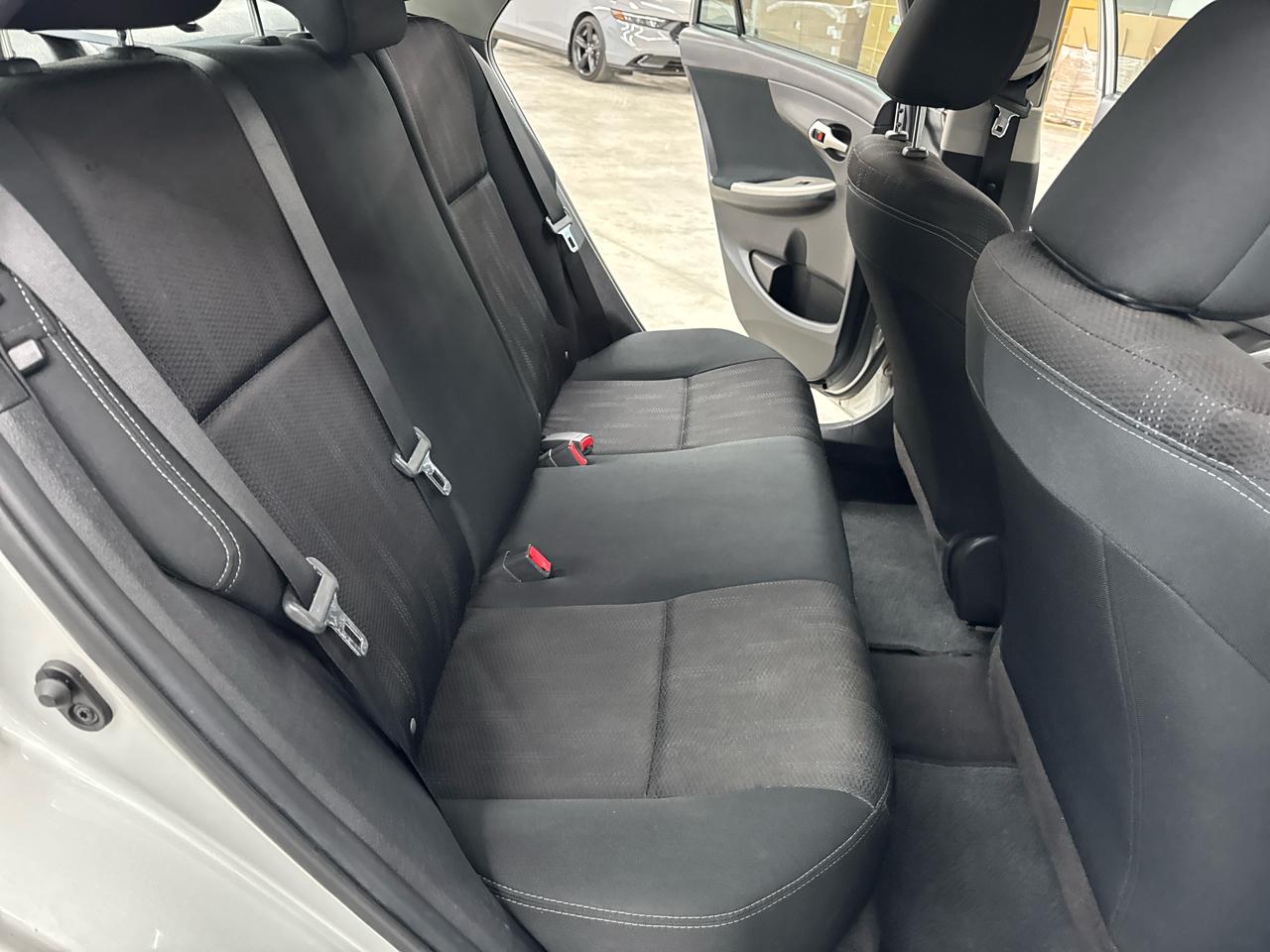 Toyota Corolla 4dr Sdn Auto LE (Natl) 2012