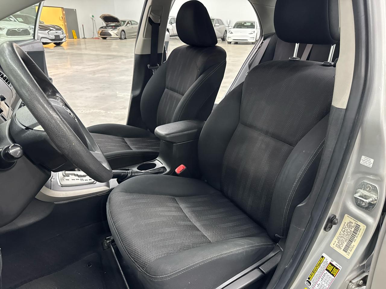 Toyota Corolla 4dr Sdn Auto LE (Natl) 2012