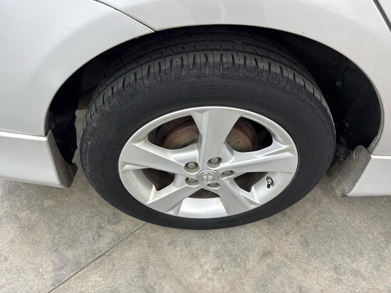 Toyota Corolla 4dr Sdn Auto LE (Natl) 2012