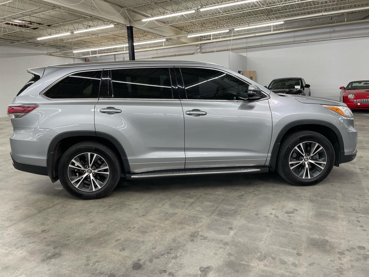 Toyota Highlander FWD 4dr V6 XLE (Natl) 2016