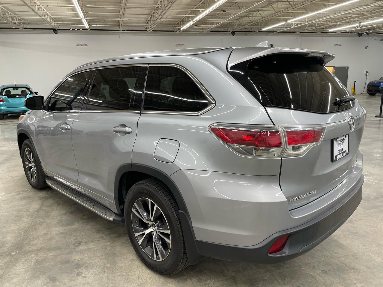 Toyota Highlander FWD 4dr V6 XLE (Natl) 2016