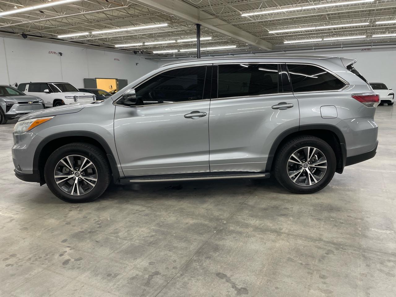 Toyota Highlander FWD 4dr V6 XLE (Natl) 2016