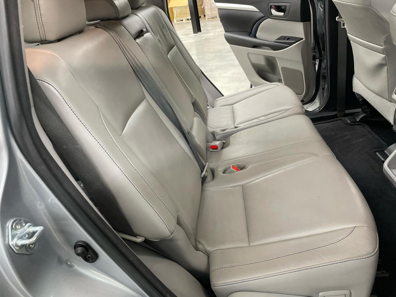 Toyota Highlander FWD 4dr V6 XLE (Natl) 2016