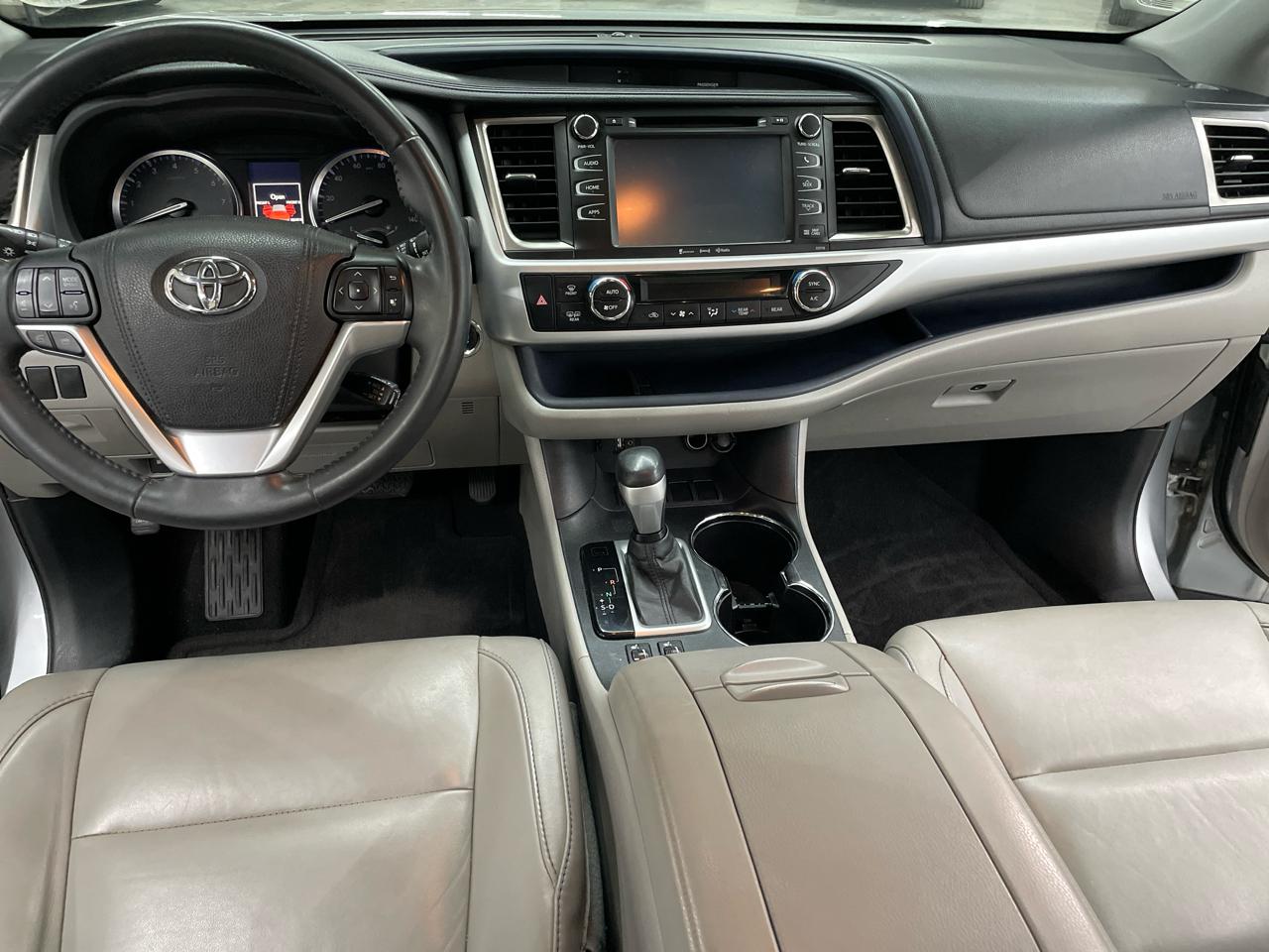 Toyota Highlander FWD 4dr V6 XLE (Natl) 2016