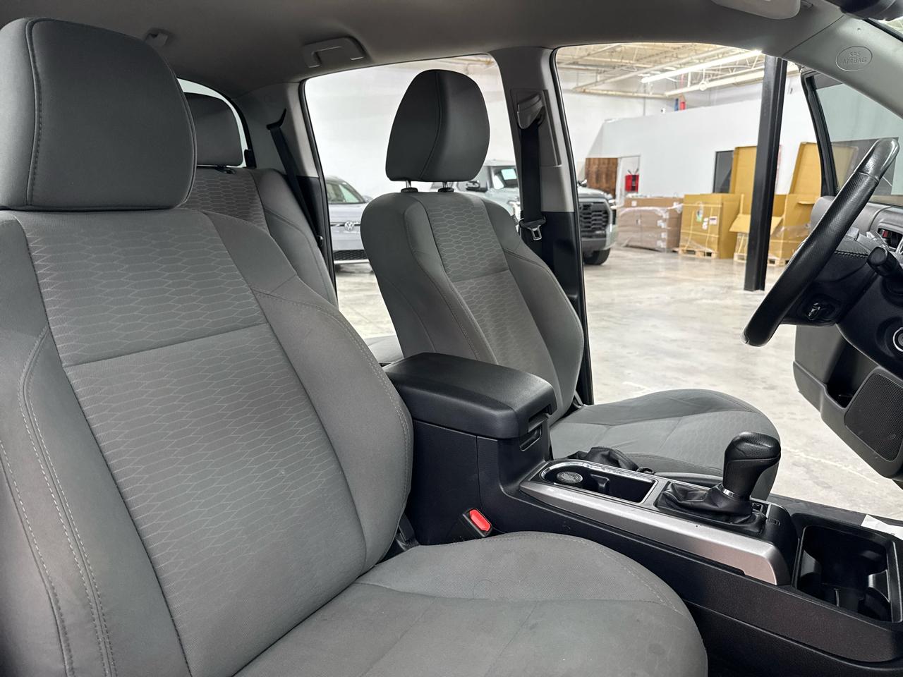 Toyota Tacoma SR5 V6 2017