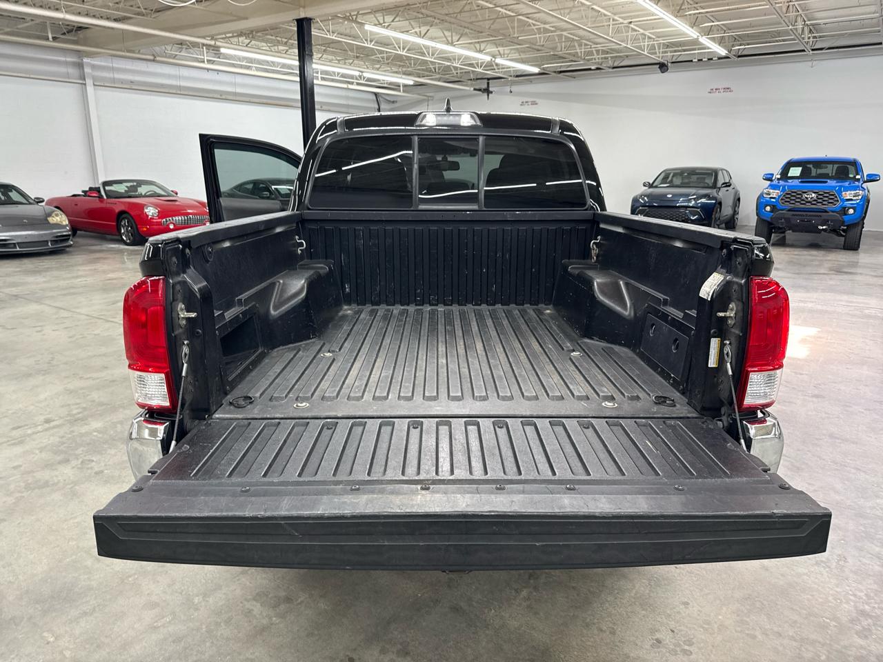 Toyota Tacoma SR5 V6 2017