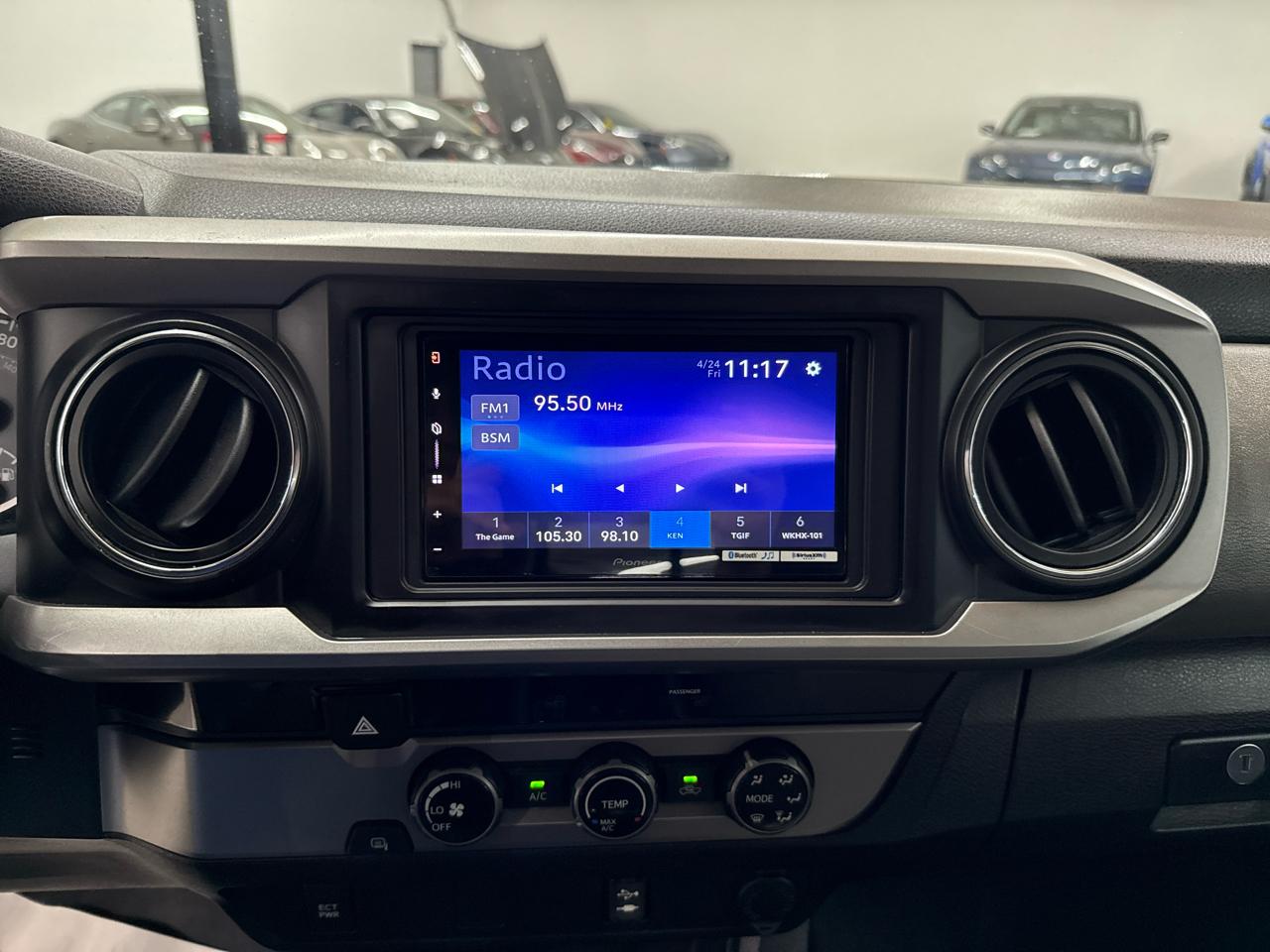 Toyota Tacoma SR5 V6 2017