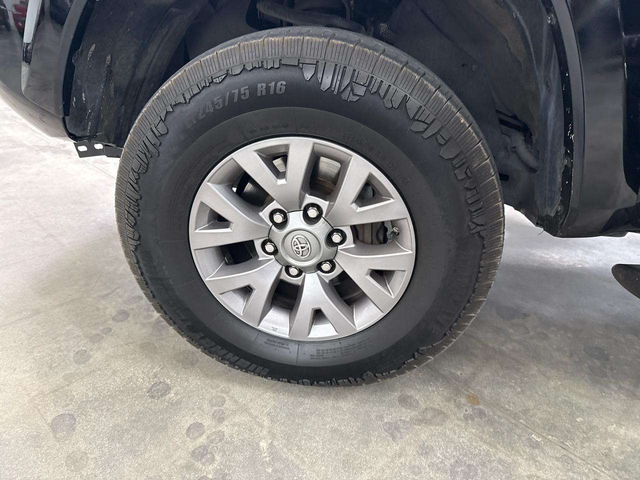 Toyota Tacoma SR5 V6 2017