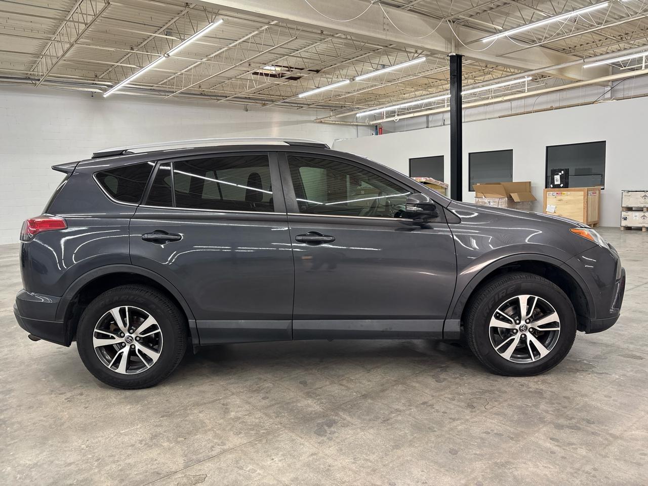 Toyota RAV4 FWD 4dr XLE (Natl) 2016