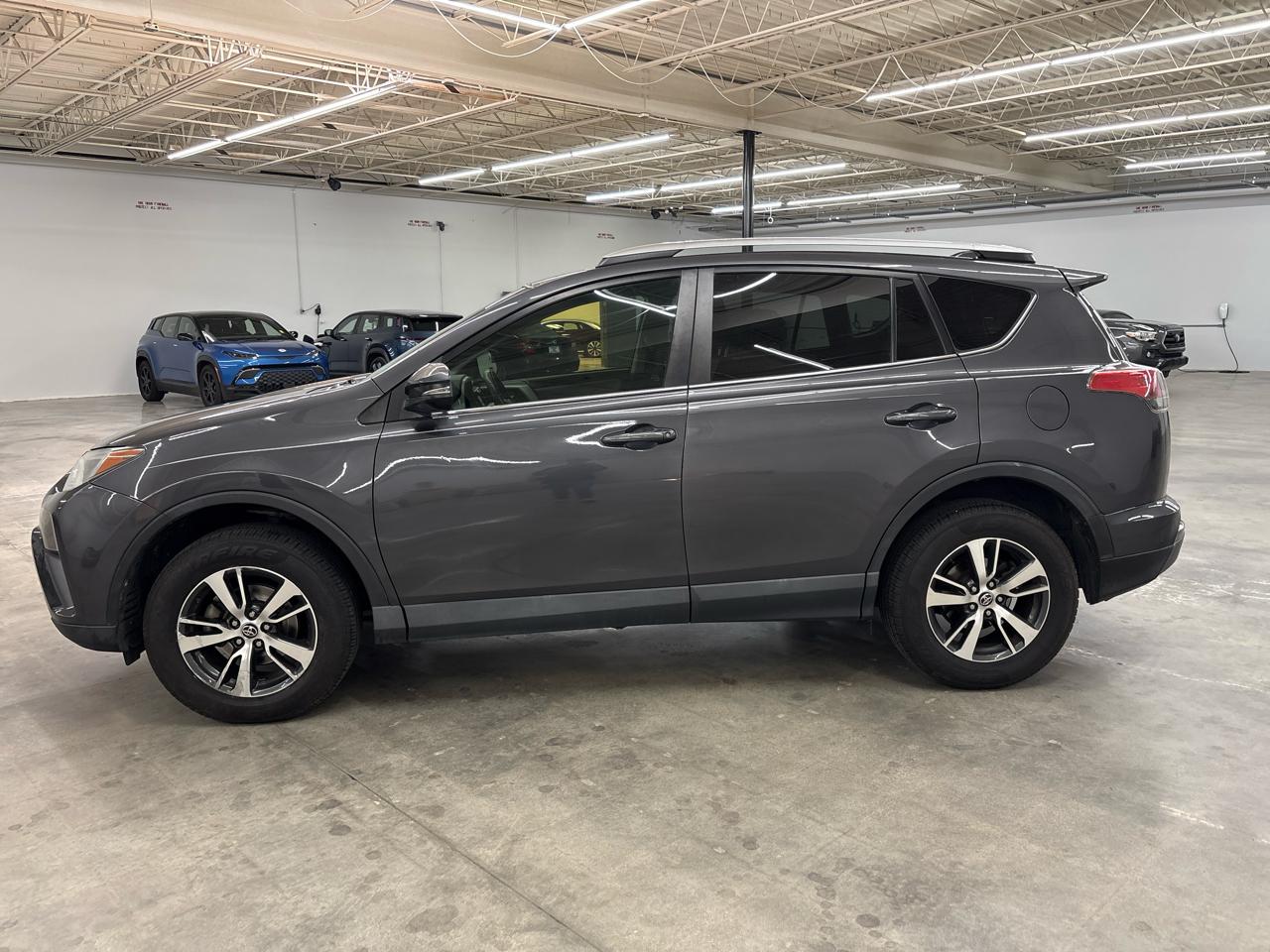 Toyota RAV4 FWD 4dr XLE (Natl) 2016