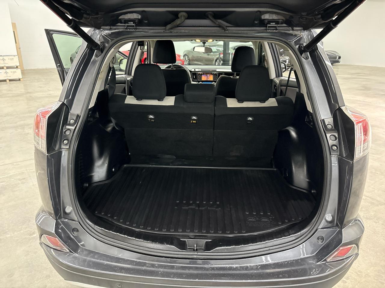 Toyota RAV4 FWD 4dr XLE (Natl) 2016