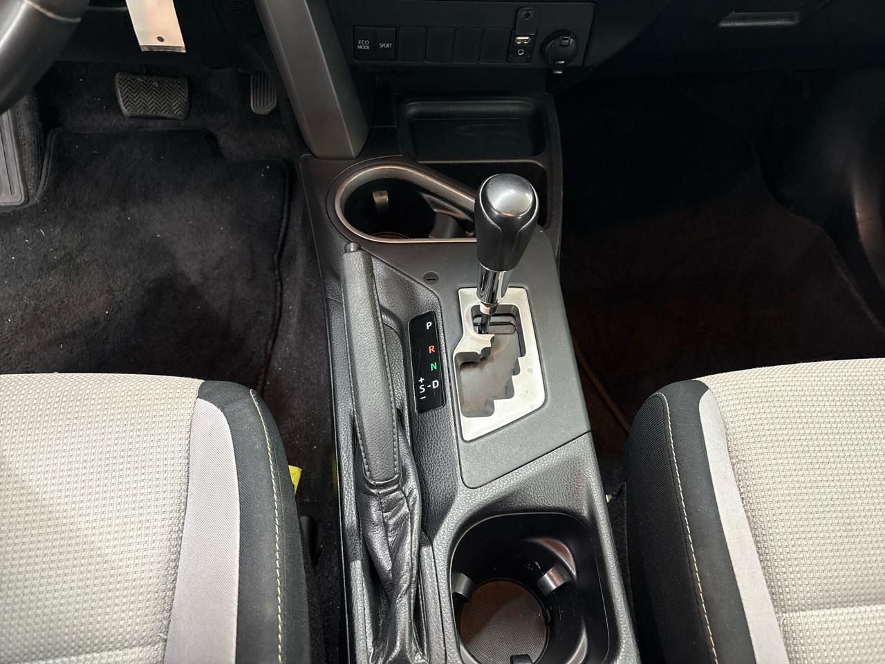 Toyota RAV4 FWD 4dr XLE (Natl) 2016