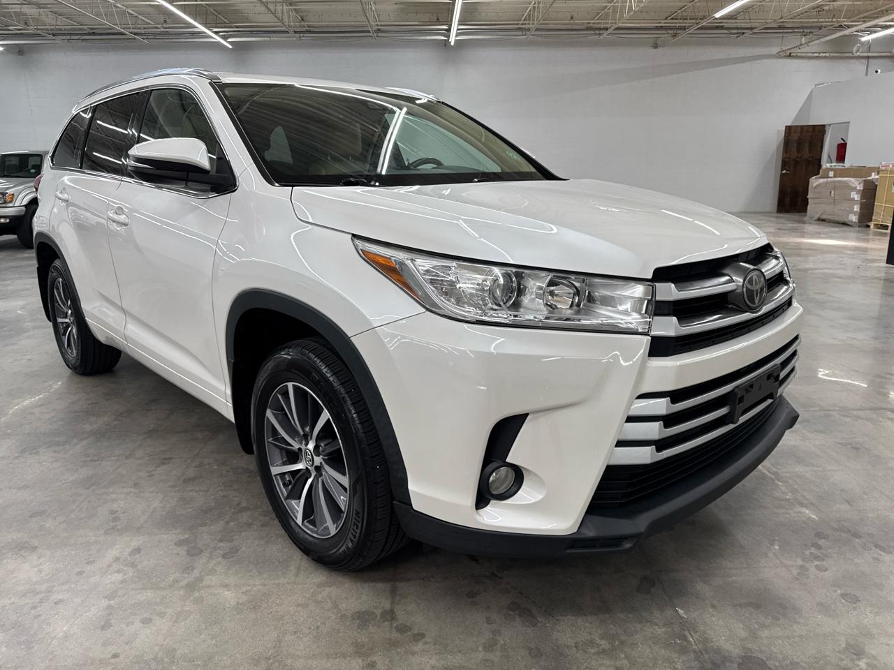 Toyota Highlander XLE V6 AWD (Natl) 2017