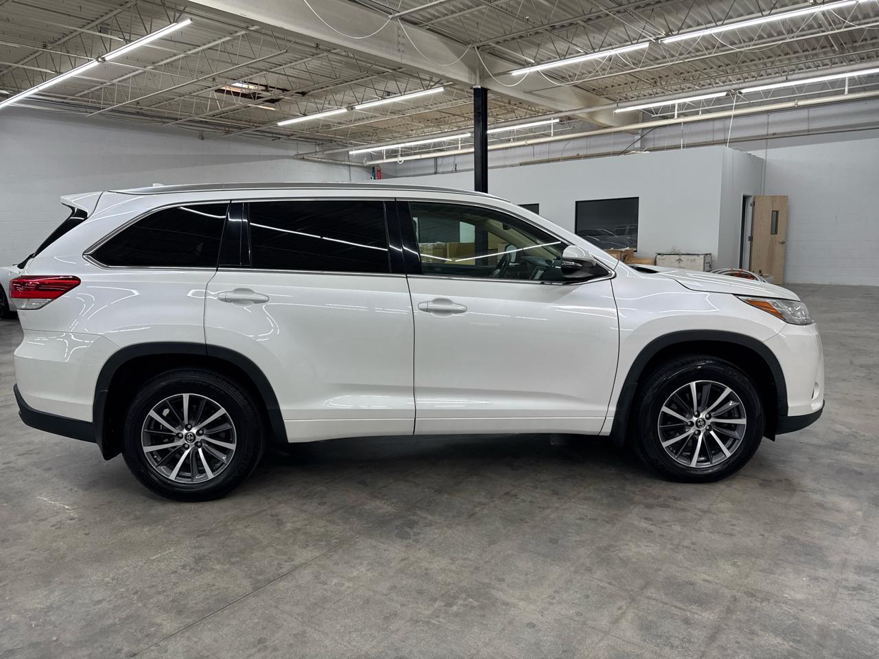 Toyota Highlander XLE V6 AWD (Natl) 2017