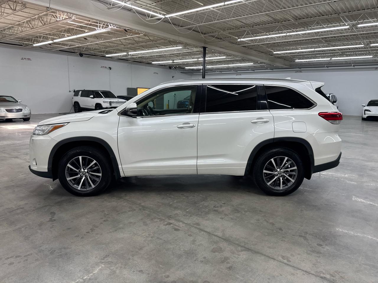 Toyota Highlander XLE V6 AWD (Natl) 2017