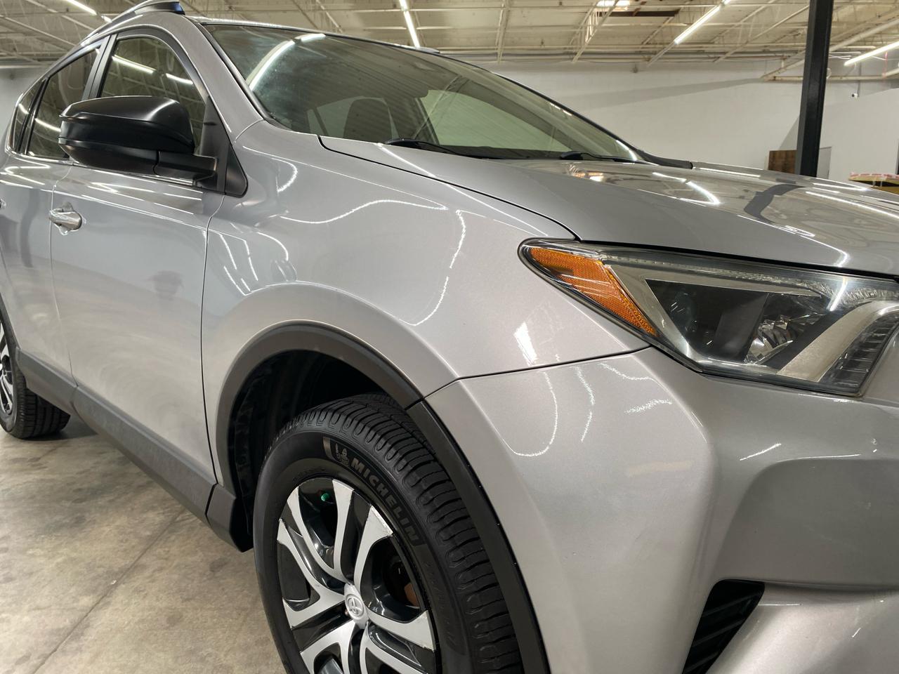 Toyota RAV4 LE FWD (Natl) 2018