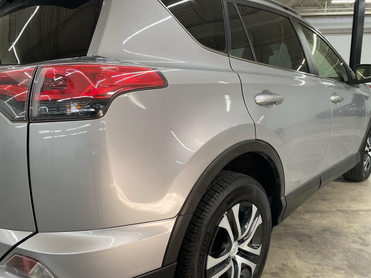 Toyota RAV4 LE FWD (Natl) 2018