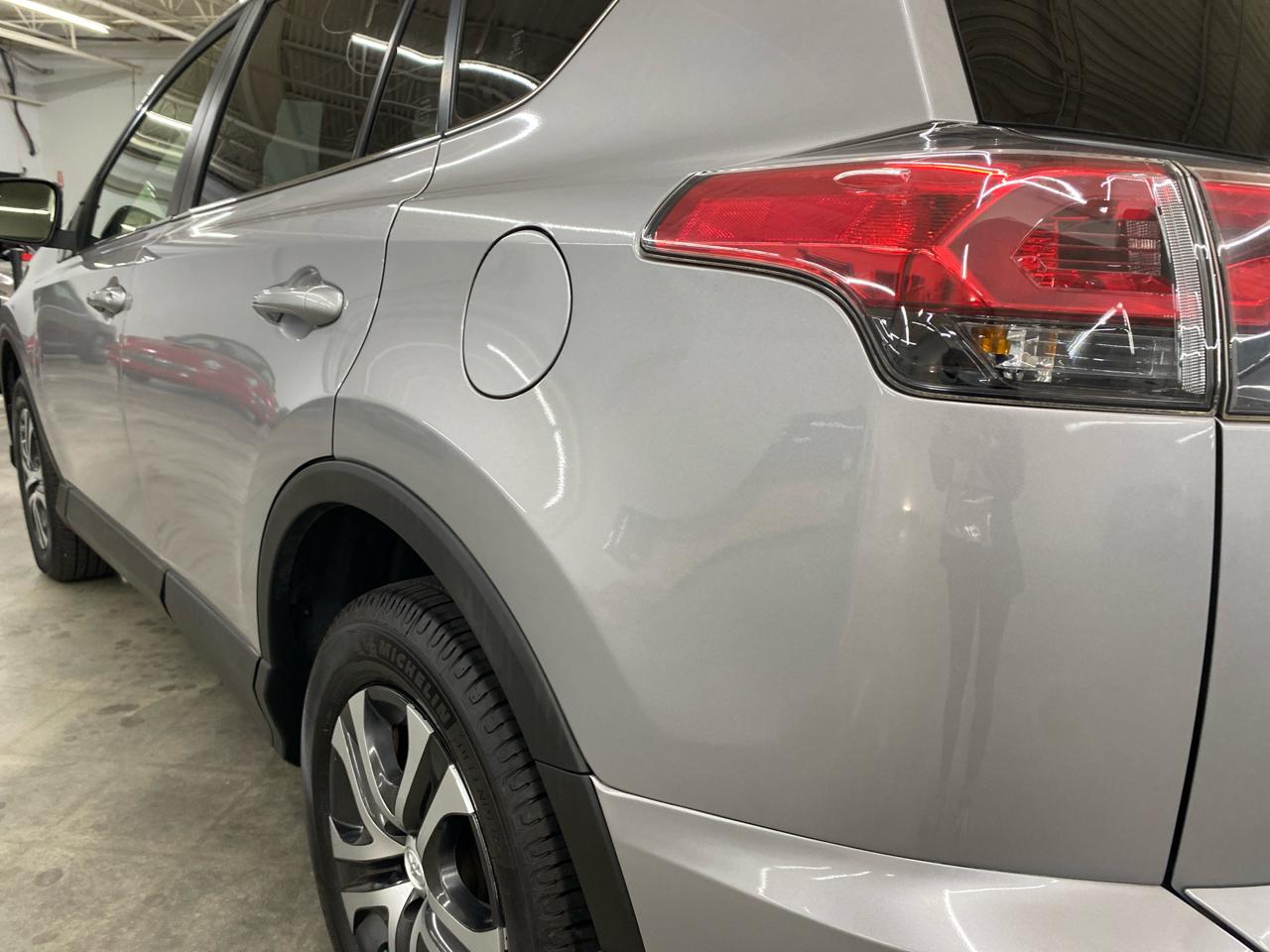 Toyota RAV4 LE FWD (Natl) 2018