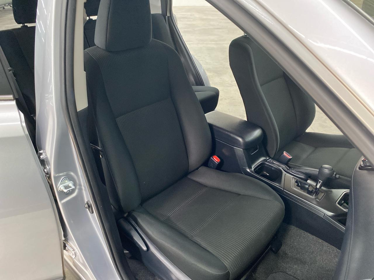 Toyota RAV4 LE FWD (Natl) 2018