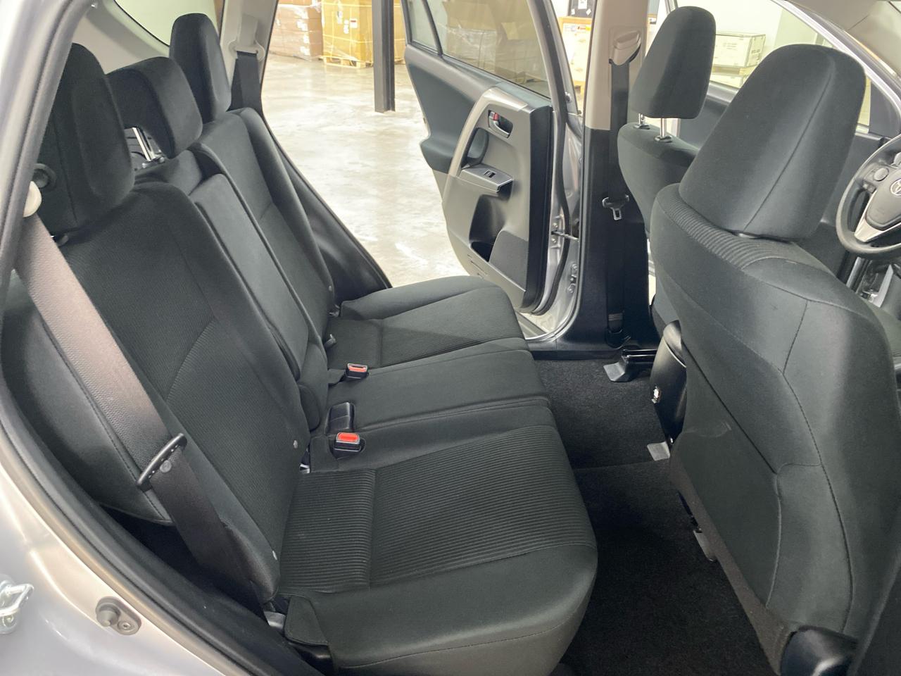 Toyota RAV4 LE FWD (Natl) 2018