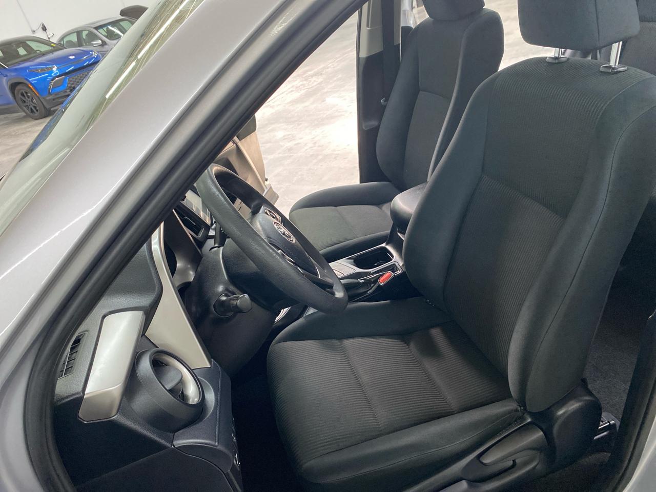 Toyota RAV4 LE FWD (Natl) 2018