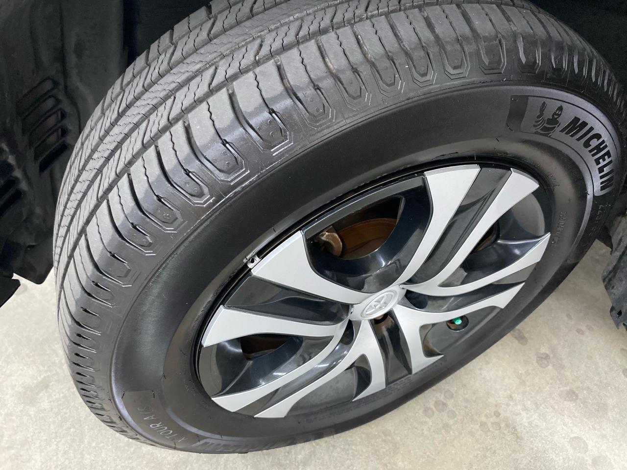 Toyota RAV4 LE FWD (Natl) 2018