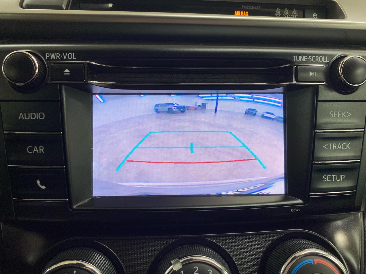 Toyota RAV4 LE FWD (Natl) 2018