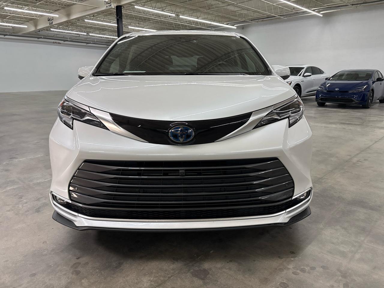 Toyota Sienna Platinum FWD 7-Passenger (Natl) 2023