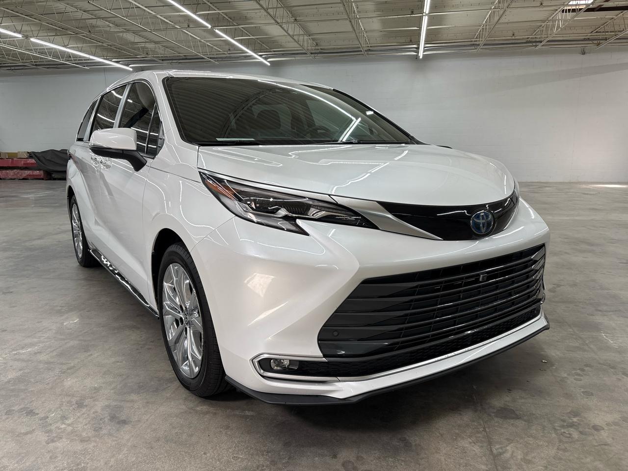 Toyota Sienna Platinum FWD 7-Passenger (Natl) 2023